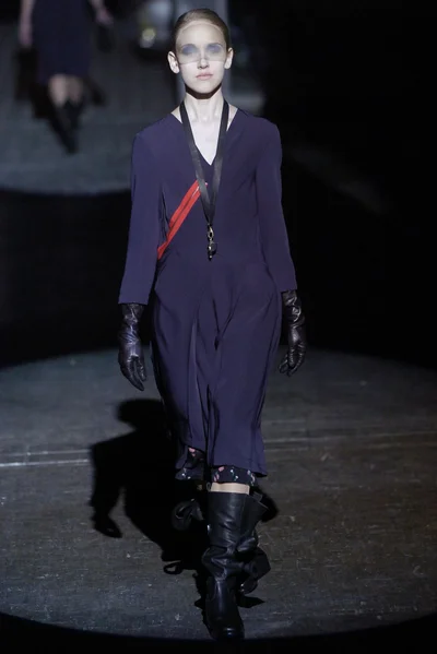 Look 10
